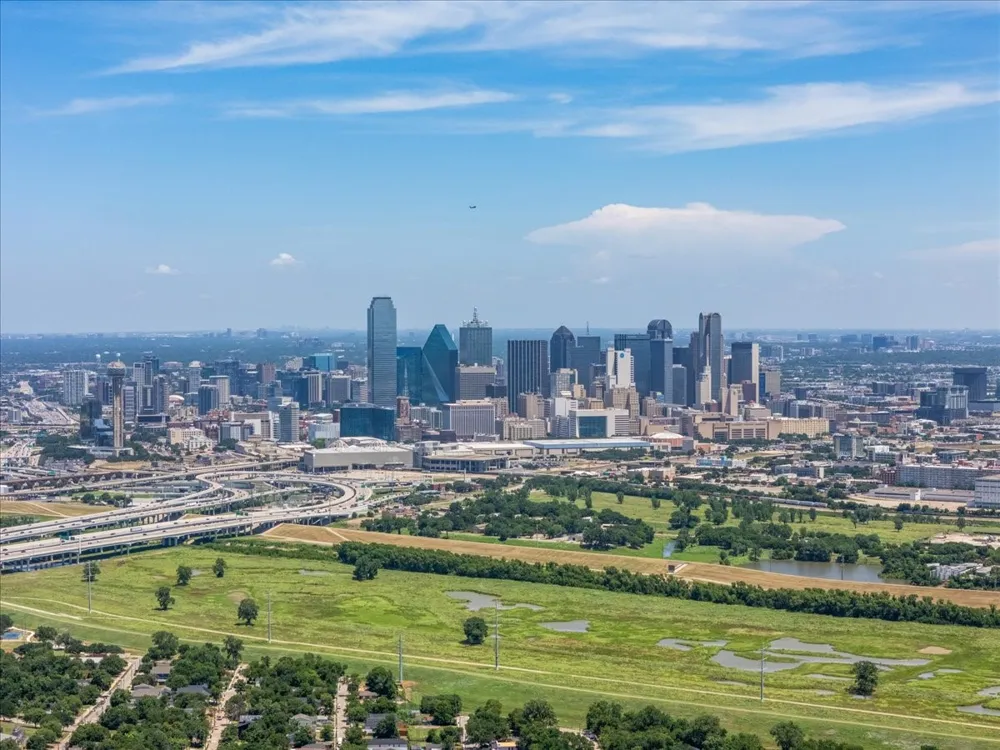 3333 Cedar Crest Boulevard Dallas, TX 75203