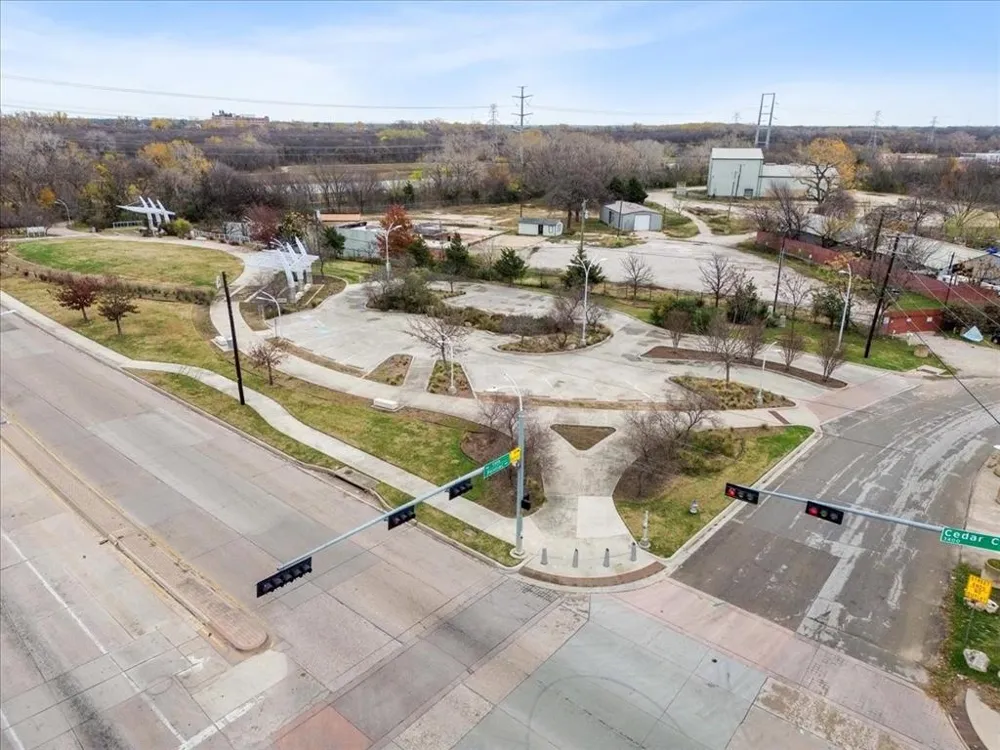 3333 Cedar Crest Boulevard Dallas, TX 75203