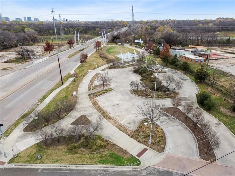 3333 Cedar Crest Boulevard Dallas, TX 75203