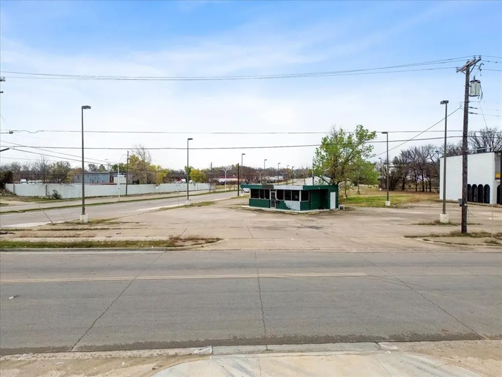 3333 Cedar Crest Boulevard Dallas, TX 75203