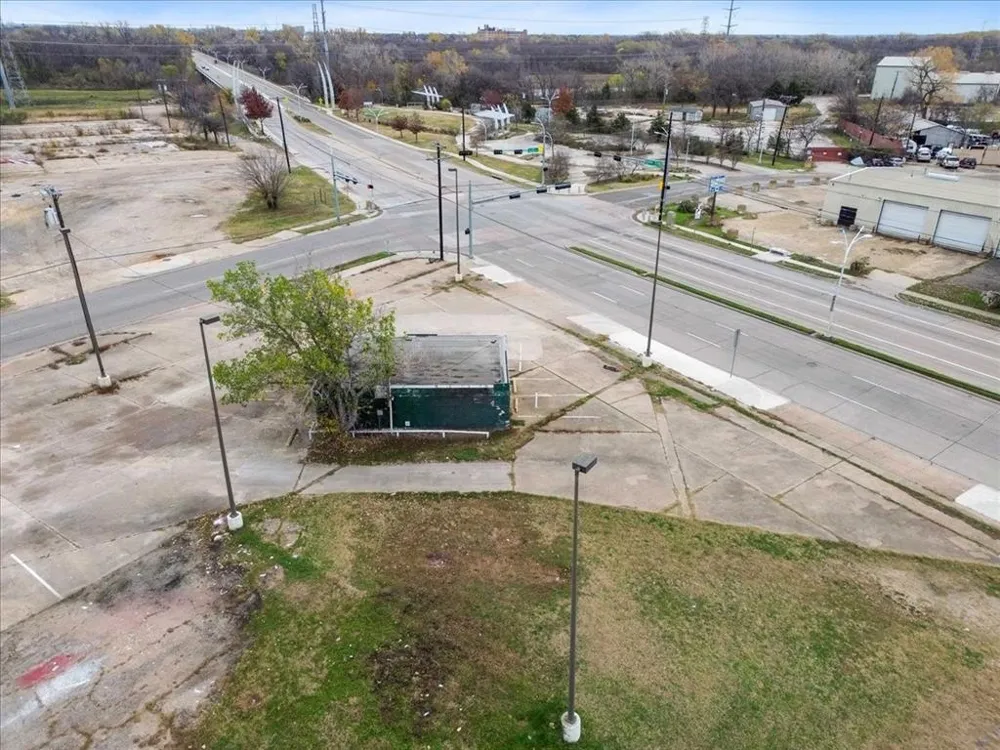3333 Cedar Crest Boulevard Dallas, TX 75203