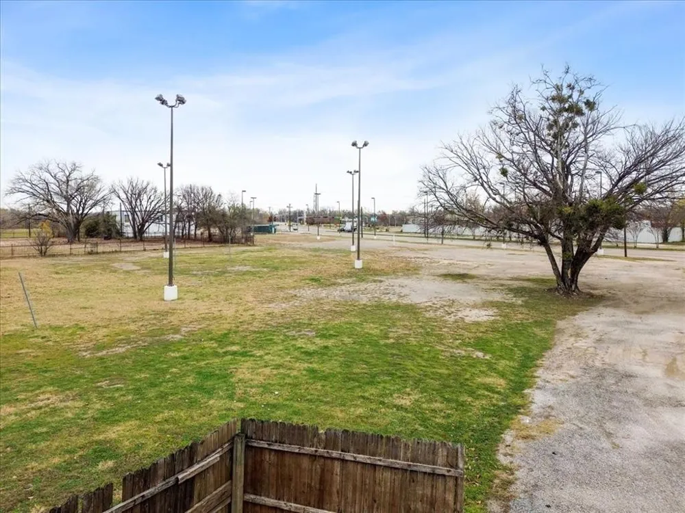 3333 Cedar Crest Boulevard Dallas, TX 75203