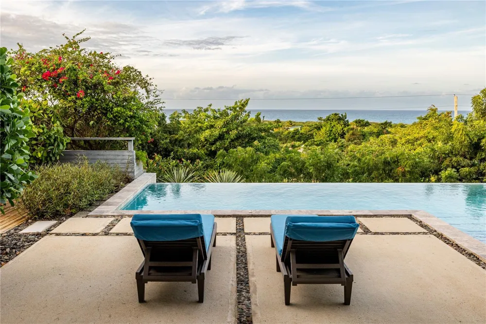 673 CASA BLUE Vieques, PR 00765