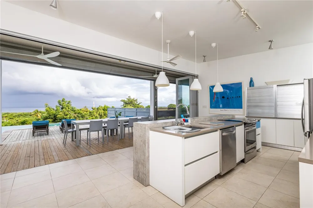 673 CASA BLUE Vieques, PR 00765