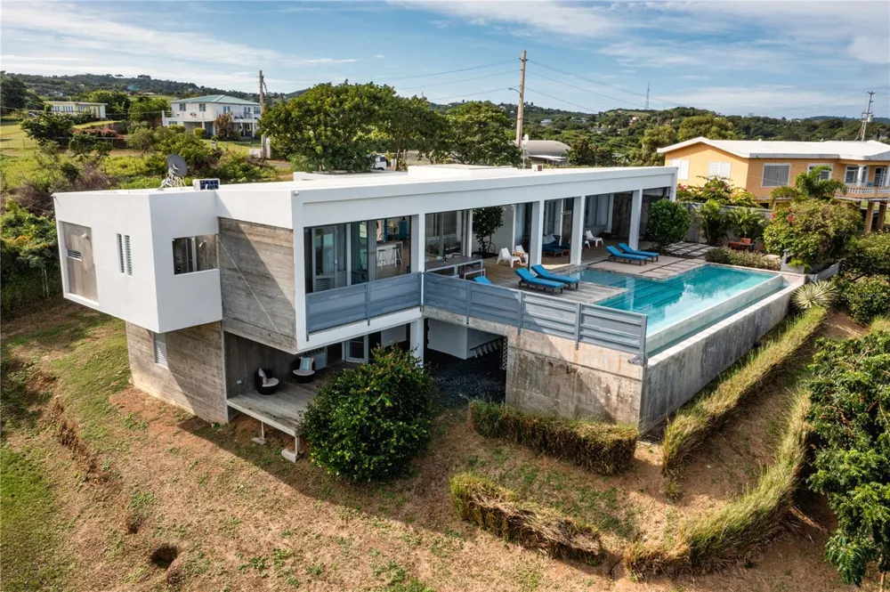 673 CASA BLUE Vieques, PR 00765