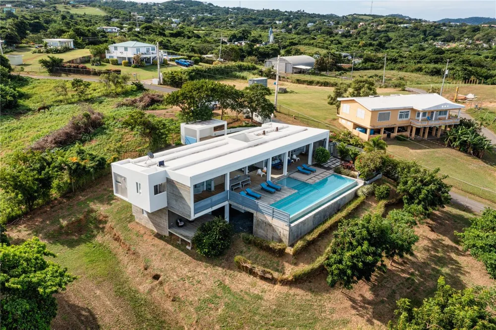 673 CASA BLUE Vieques, PR 00765