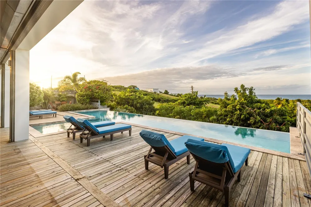 673 CASA BLUE Vieques, PR 00765