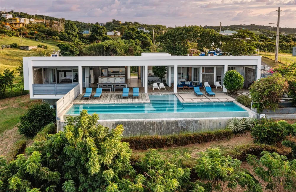 673 CASA BLUE Vieques, PR 00765
