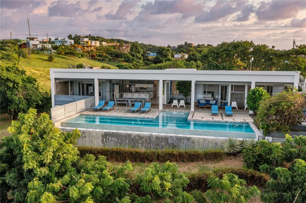 673 CASA BLUE Vieques, PR 00765