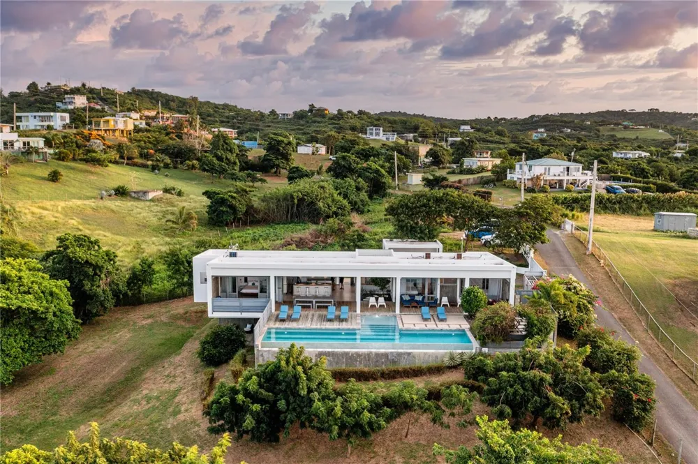 673 CASA BLUE Vieques, PR 00765