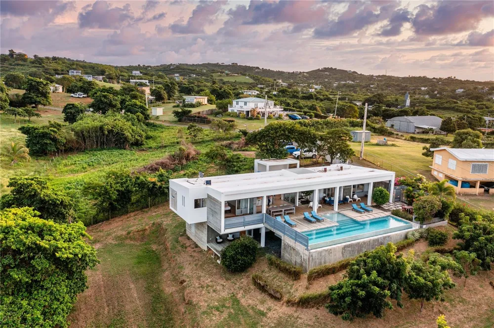 673 CASA BLUE Vieques, PR 00765