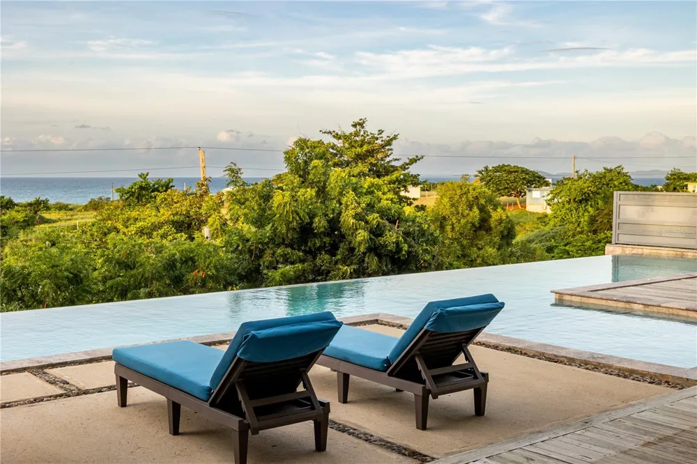 673 CASA BLUE Vieques, PR 00765