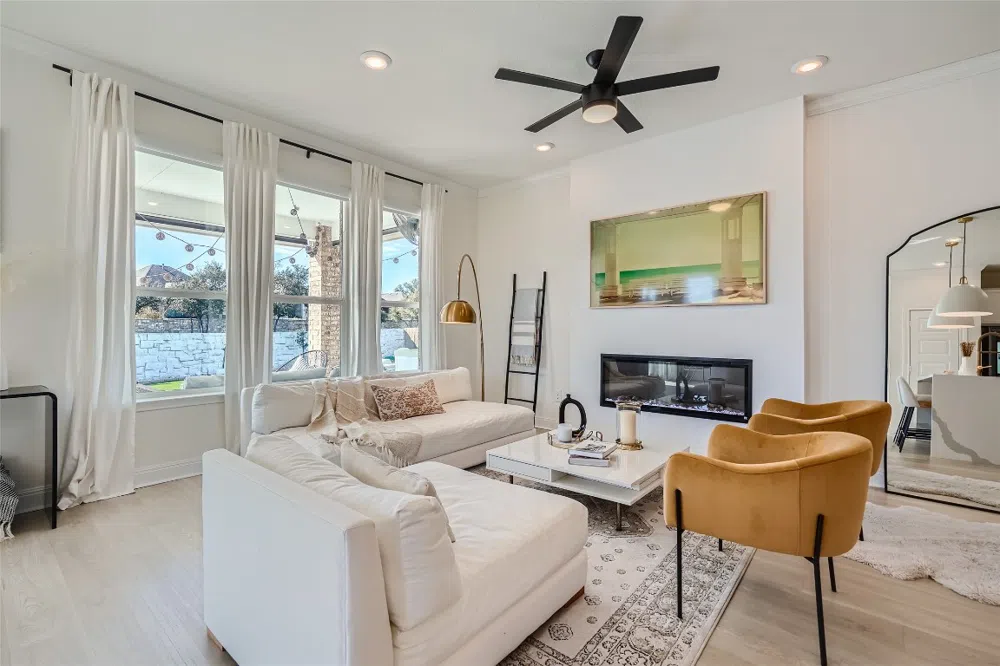 1137 Hemlen Cove Leander, TX 78641