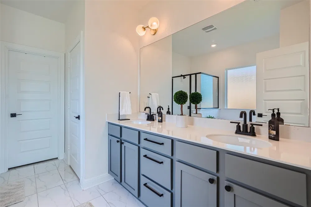 1137 Hemlen Cove Leander, TX 78641