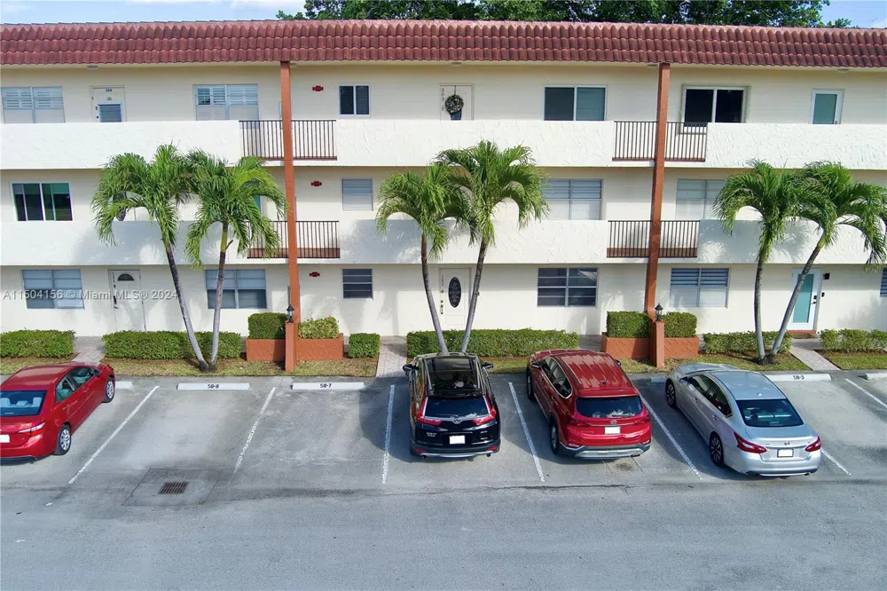281 S Hollybrook Dr #103 Pembroke Pines, FL 33025