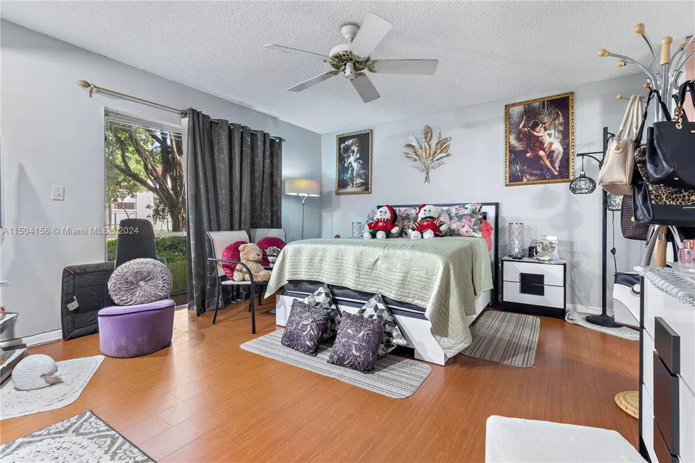 281 S Hollybrook Dr #103 Pembroke Pines, FL 33025