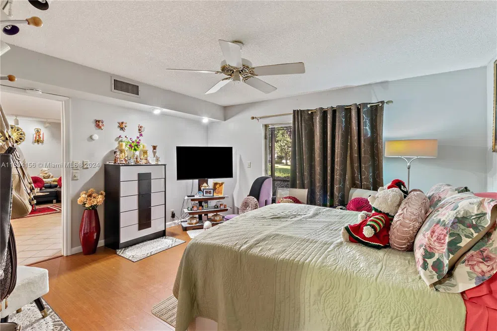 281 S Hollybrook Dr #103 Pembroke Pines, FL 33025
