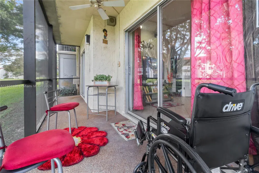 281 S Hollybrook Dr #103 Pembroke Pines, FL 33025