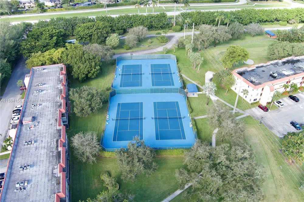 281 S Hollybrook Dr #103 Pembroke Pines, FL 33025
