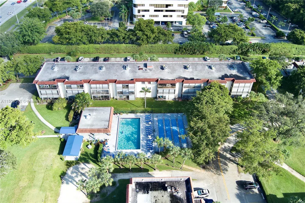 281 S Hollybrook Dr #103 Pembroke Pines, FL 33025