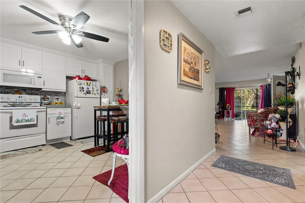 281 S Hollybrook Dr #103 Pembroke Pines, FL 33025