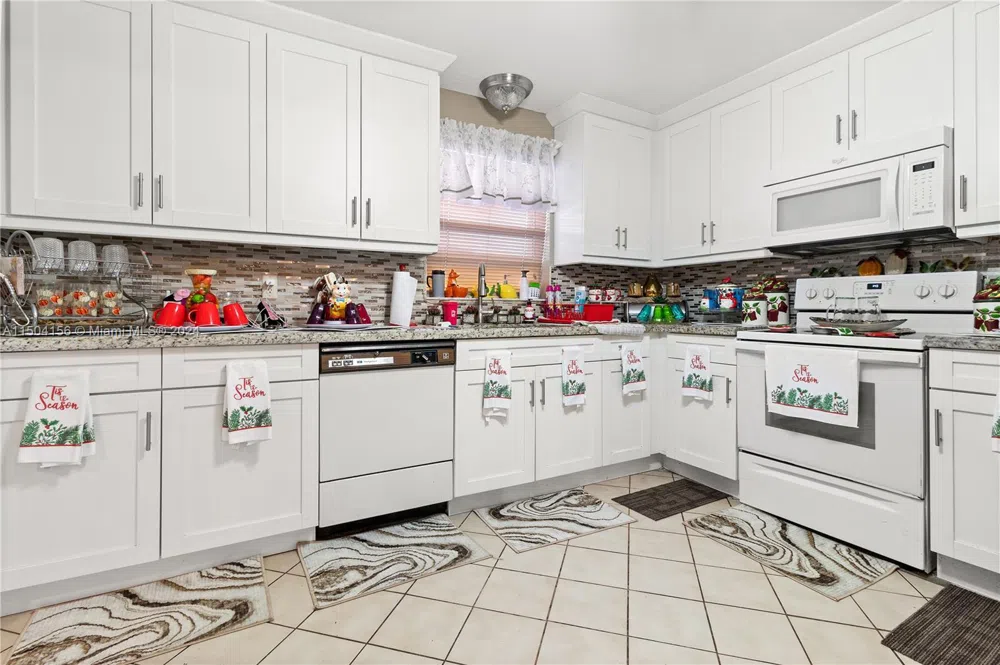281 S Hollybrook Dr #103 Pembroke Pines, FL 33025