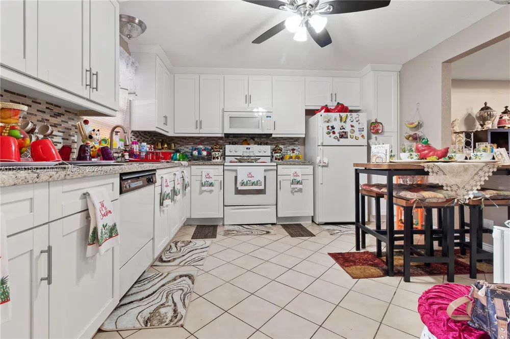 281 S Hollybrook Dr #103 Pembroke Pines, FL 33025