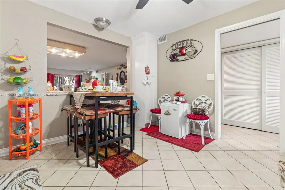 281 S Hollybrook Dr #103 Pembroke Pines, FL 33025