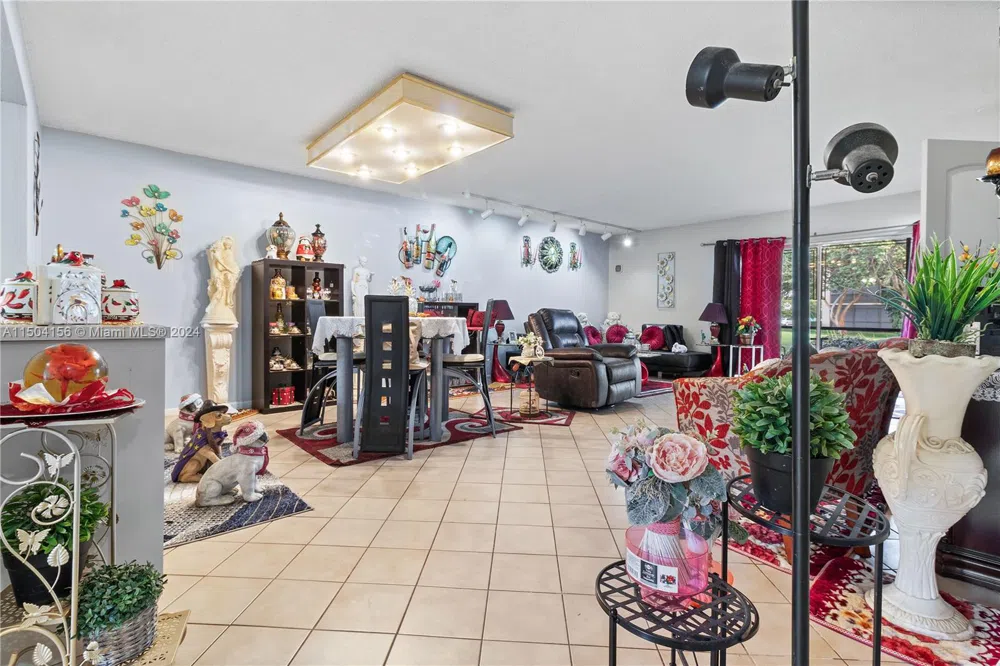 281 S Hollybrook Dr #103 Pembroke Pines, FL 33025