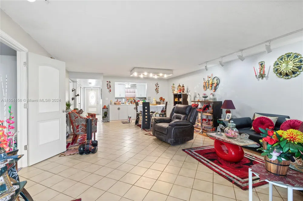281 S Hollybrook Dr #103 Pembroke Pines, FL 33025