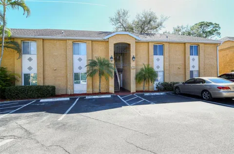 1877 TOUCAN WAY #400