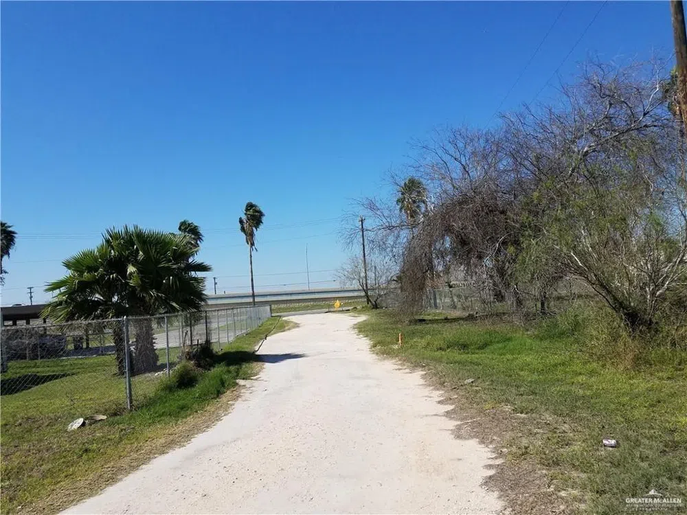 6418 EXPWY 281 Highway Edinburg, TX 78542