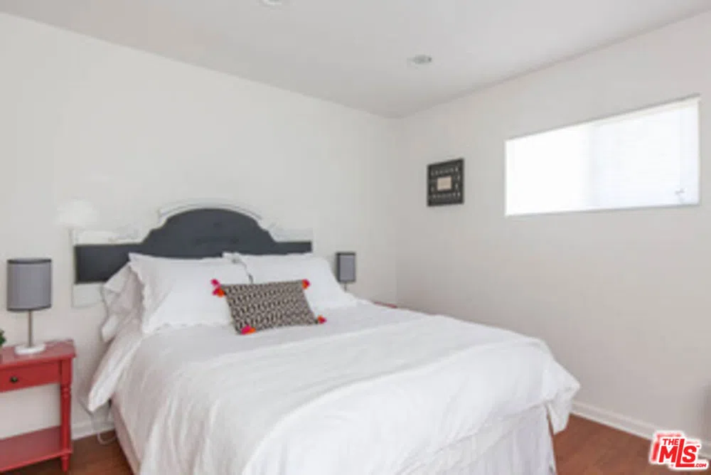 1940 Carmen Avenue Los Angeles, CA 90068