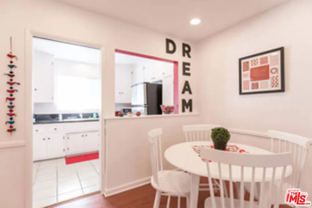 1940 Carmen Avenue Los Angeles, CA 90068