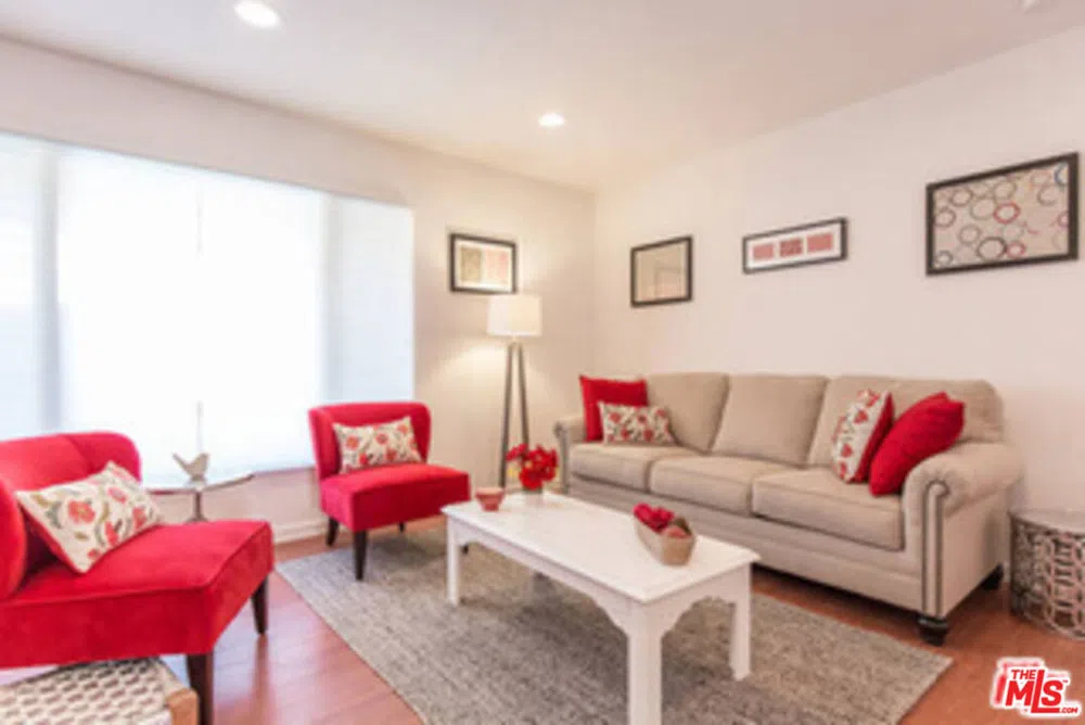 1940 Carmen Avenue Los Angeles, CA 90068