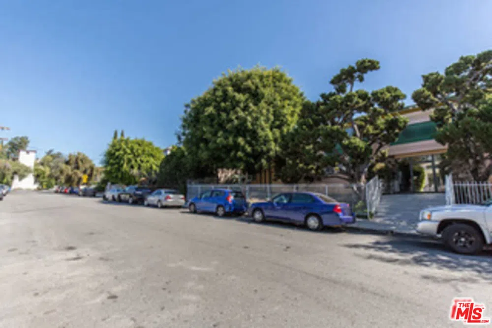 1940 Carmen Avenue Los Angeles, CA 90068