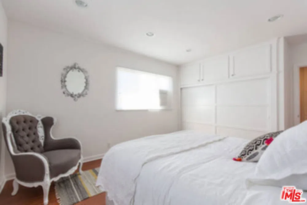 1940 Carmen Avenue Los Angeles, CA 90068