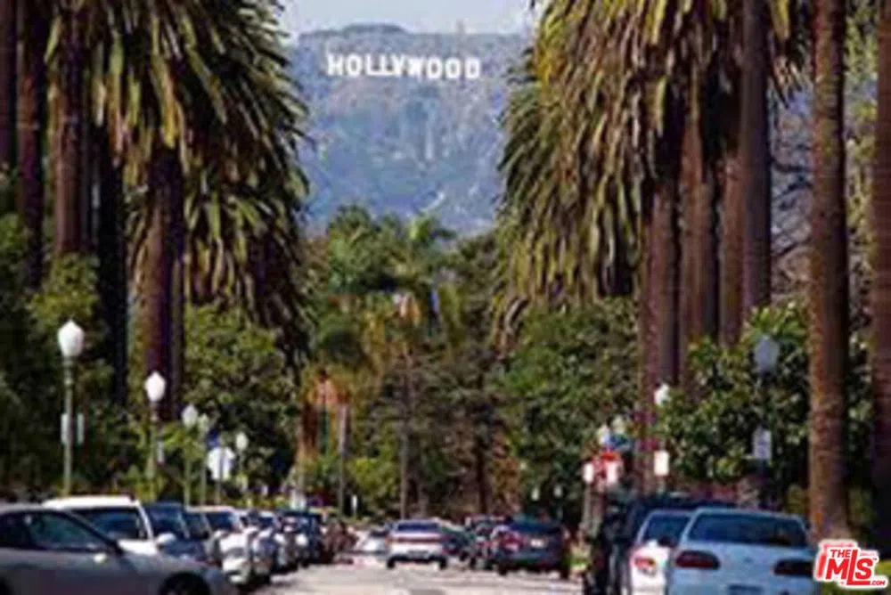 1940 Carmen Avenue Los Angeles, CA 90068