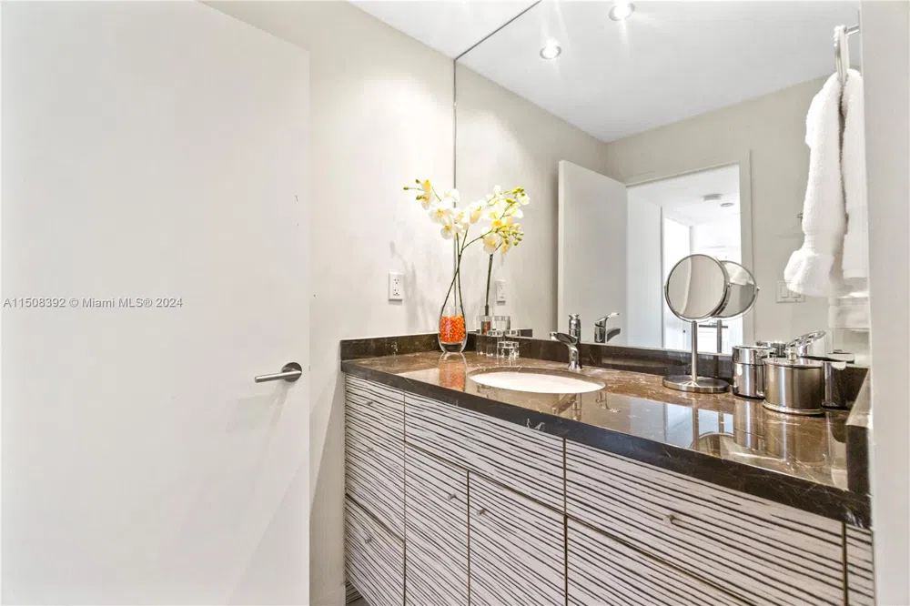 100 Lincoln Rd #1202 Miami Beach, FL 33139