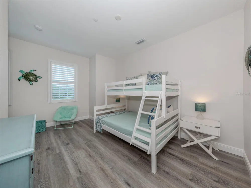 922 E VENICE AVENUE Venice, FL 34285
