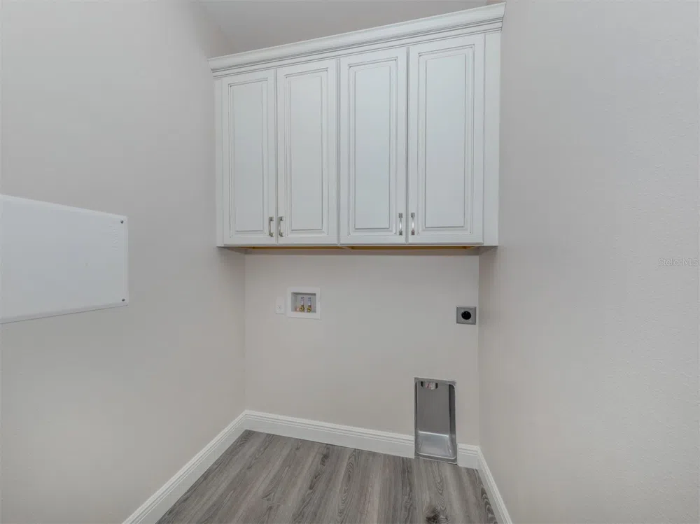 922 E VENICE AVENUE Venice, FL 34285