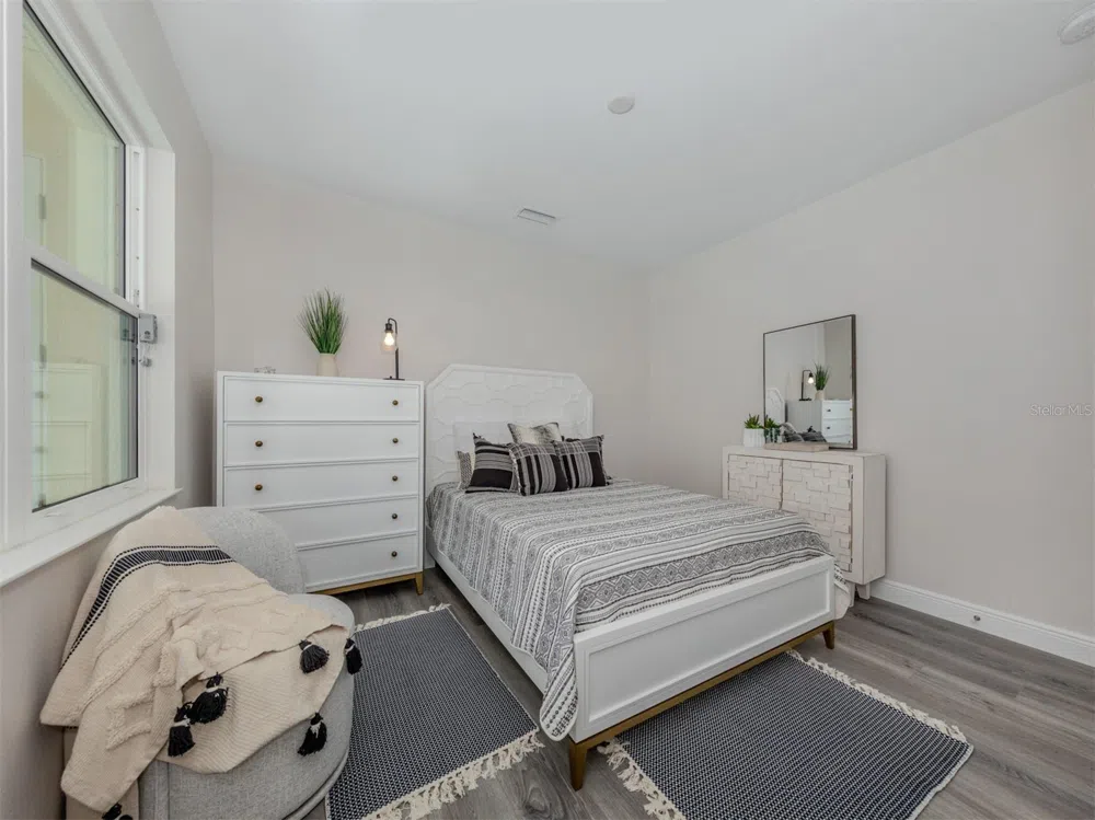 922 E VENICE AVENUE Venice, FL 34285