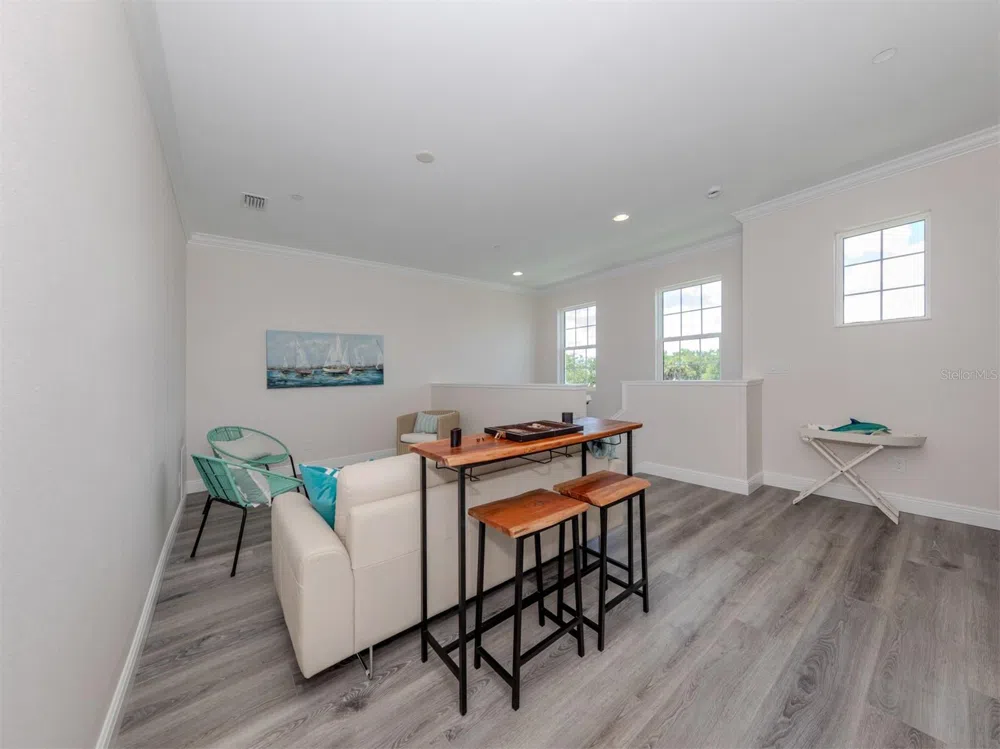922 E VENICE AVENUE Venice, FL 34285