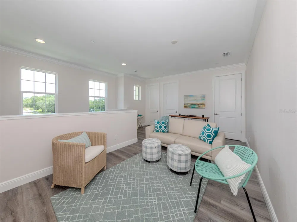 922 E VENICE AVENUE Venice, FL 34285