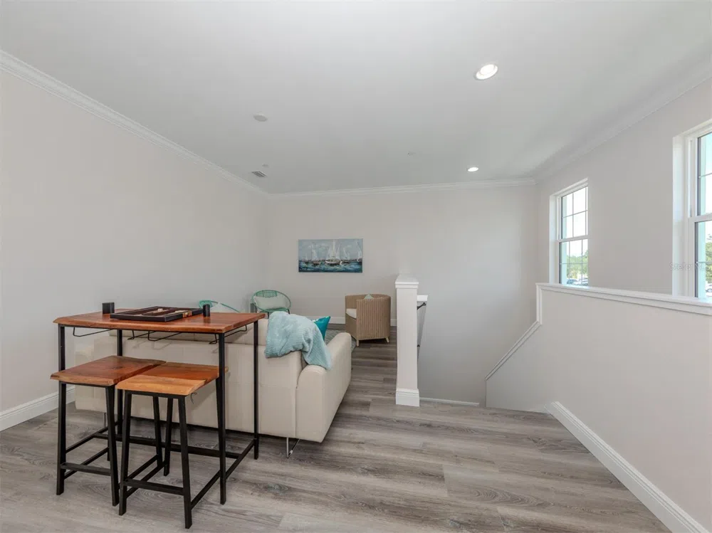 922 E VENICE AVENUE Venice, FL 34285
