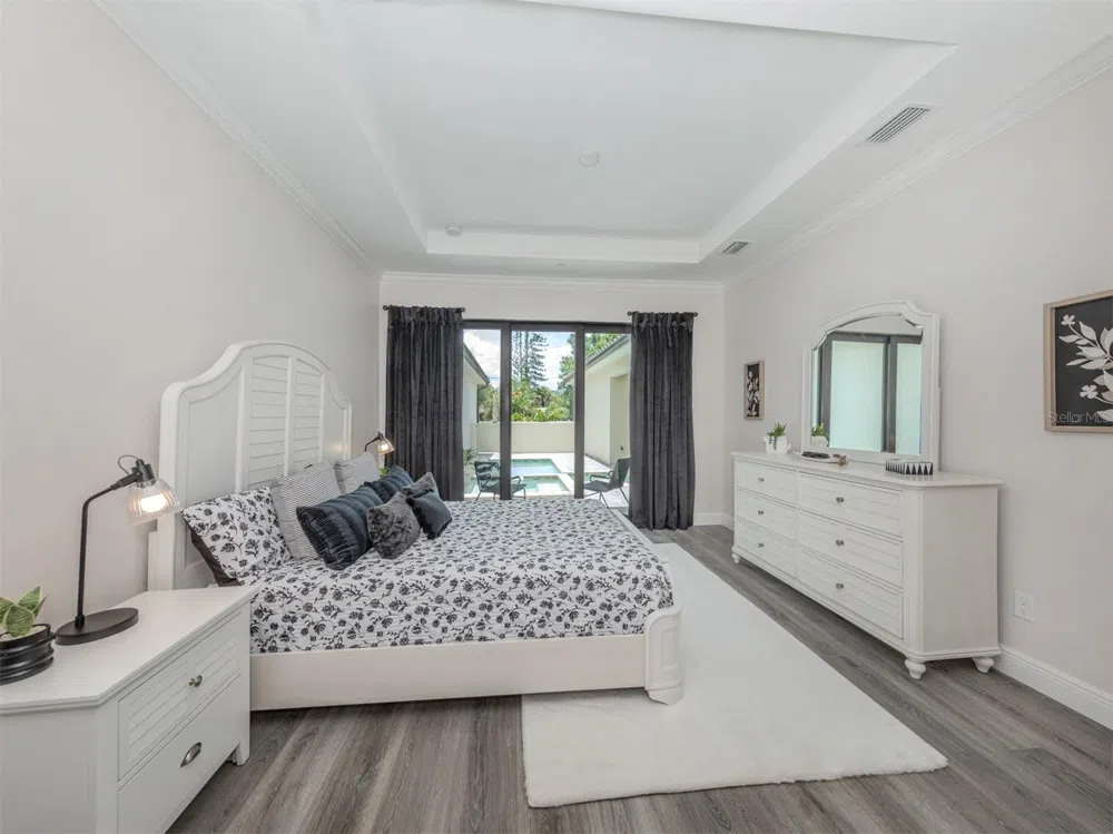 922 E VENICE AVENUE Venice, FL 34285