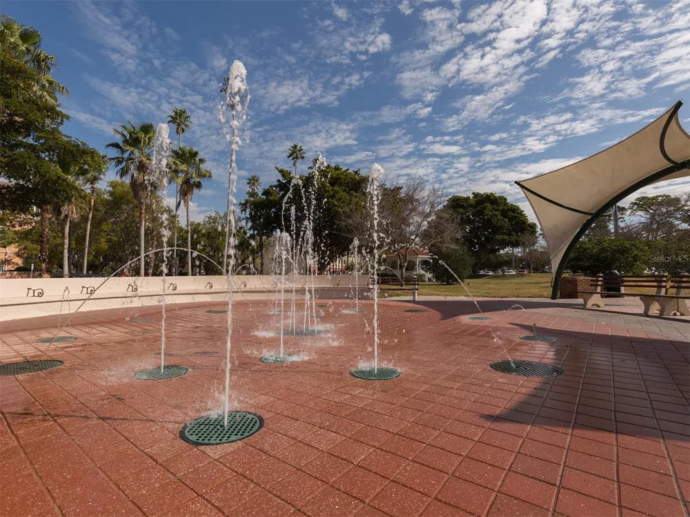 922 E VENICE AVENUE Venice, FL 34285