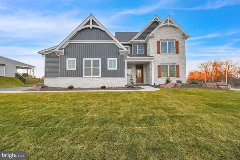 705 OXFORD DRIVE #39 - MODEL HOME