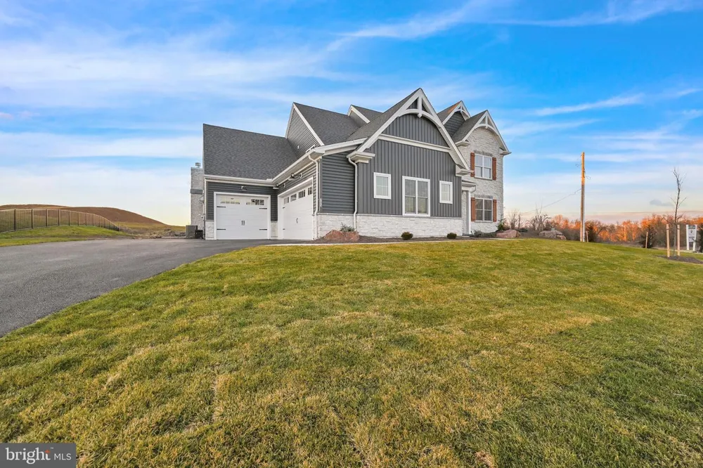 705 OXFORD DRIVE #39 - MODEL HOME York, PA 17406