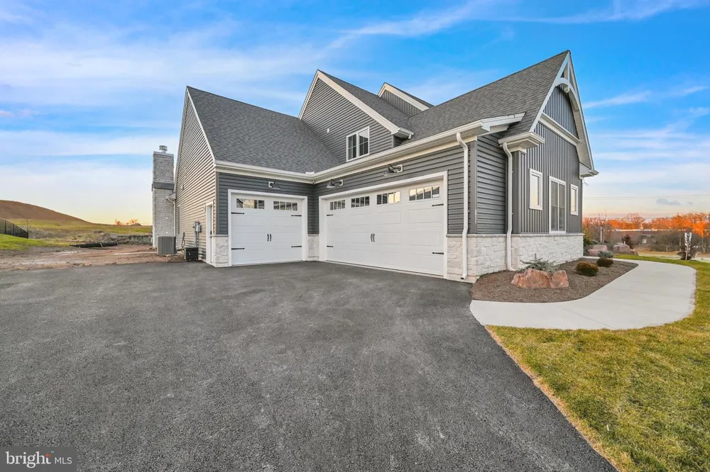 705 OXFORD DRIVE #39 - MODEL HOME York, PA 17406